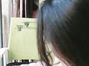 毛毛非常浓密穿上高跟鞋掰穴自摸，手指插入镜头朝上拍摄