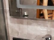 厕所口爆内射大学妹，穿性感比基尼浴室旁后入，啪啪