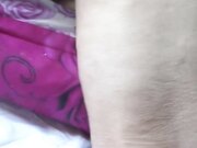 碉堡了！小旅店一群老头轮干大吊奶老熟女激情程度不输年轻人