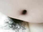 厂长勾搭女员工穿裙子扒起来就是方便，脱光按在床上激情抽插叫声骚浪