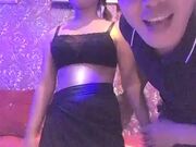 边境性爱好风光 老金哥KTV玩个冷傲越南妹纸泄泄火