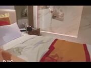 台湾SWAG『Princess』情趣玩具玩到正嗨坏掉了 饥渴难耐只好用维修员的肉棒代替了