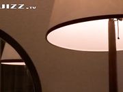 去朋友家发现朋友外出后 按住他的极品女友后入使劲操