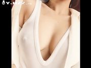 某直播平台网红一大早在公交车上露出但奶子揉啊揉