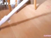 在男友面前被男友的大屌上司疯狂抽插他却无动于衷