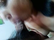 丰韵熟女给年轻小伙子舔鸡巴 口活好看表情就知道超认真