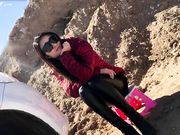 娇嫩性感皮裤长腿妹野外山坡上 被后入疯狂抽插