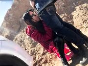 娇嫩性感皮裤长腿妹野外山坡上 被后入疯狂抽插