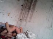 棚户区站街女为了赚钱连续接客 最后B里都没水了客户抱怨不已