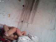 棚户区站街女为了赚钱连续接客 最后B里都没水了客户抱怨不已