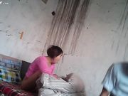 棚户区站街女为了赚钱连续接客 最后B里都没水了客户抱怨不已