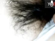 趁性感白嫩的小姨子在睡觉偷偷拉掉内裤挑逗她 不小心把她弄醒了 没想到不反抗还很配合