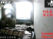 双机位拍摄素质哥单身宿舍双飞两个兼职卖保健品的气质少妇