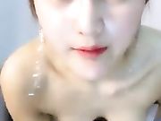 最近某聊天平台很火的范大小姐全裸大尺度诱惑2