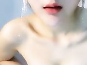 最近某聊天平台很火的范大小姐全裸大尺度诱惑1