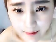 最近某聊天平台很火的范大小姐全裸大尺度诱惑1