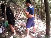 2017重磅小树林猪肉佬垃圾山轮战两个打扮时尚风韵犹存的小姐