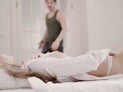 乌克兰美女模特克鲁兹寂寞难耐发骚自摸突降猛男与其大战高潮迭起