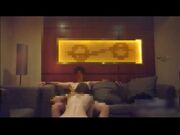 平面女模沙发上各种难度体位啪啪