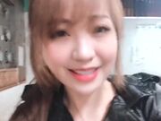 女网红小媛挑战自我勾引市场卖鸡肉的摊贩老板送货上门勾引他打炮