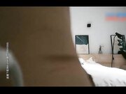 大鸡巴小伙约了个援交女一看鸡巴太大又找姐妹来一起享受-2