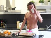 床上有这样可人的美女忍不住冲动想要插入操穴啪啪品尝