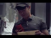 骚妻寂寞难耐家中自慰被送快递的小哥撞见主动投怀送抱