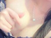 极品柔嫩的学妹【咀迷人】给你们看看什么叫粉嫩的处女穴，矿泉水瓶插逼逼