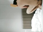 白嫩饥渴骚少妇全身推油按摩 金手指炮机插穴