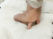 和好哥们去相熟的站街女家里去弄她  和哥们只好一人一个给她俩操醒1