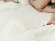 和好哥们去相熟的站街女家里去弄她  和哥们只好一人一个给她俩操醒1