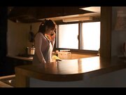 美容院里的熟女技师被男老板强暴