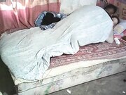 2020年某小区出租房离异漂亮美少妇生意好的不得了连续接了不同年龄段的嫖客