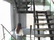 制服女人被民工大叔拉到小房子里强奸