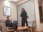 约个短发妹子，干几下就浪叫着说顶到底了