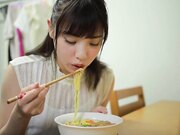 AV女優になるって決めて1000日はじめてのナマ中出し 白桃はな (2)