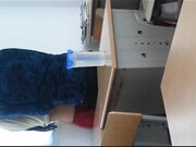 职业高中的一对情侣学生，趁午休时间偷偷溜进教室里啪啪自拍的视频流出