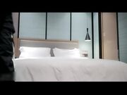 要搞4P乱交了两个小姐姐笑得多开心啊两个身材都很苗条刚进入酒店就进入正题俩兄弟交换着搞了两次