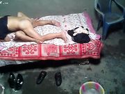 极品眼镜男半夜邀约有妇之夫家中舔逼 超灵活的舌功让小少妇忘乎所以 淫水流满床