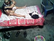 极品眼镜男半夜邀约有妇之夫家中舔逼 超灵活的舌功让小少妇忘乎所以 淫水流满床