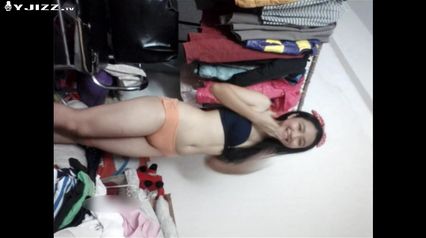 无知可爱少女脱衣给导演看身材被潜规则