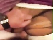 白嫩空姐3P前先把自己摸湿 然后两根大屌轮流骑