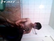 女友家的洗浴间后入狂操女友 未来岳父岳母就在客厅看电视 好紧张