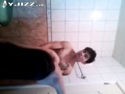 女友家的洗浴间后入狂操女友 未来岳父岳母就在客厅看电视 好紧张