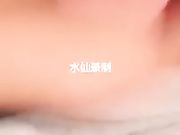 某APP直播平台大奶子露脸美女主播睡床上2小时40分放福利 极品馒头逼感觉好紧