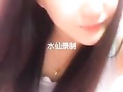 某APP直播平台大奶子露脸美女主播睡床上2小时40分放福利 极品馒头逼感觉好紧