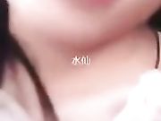 极品高颜值骚货车里就要给我舔鸡巴 外面人来人往真刺激