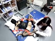 SM自拍剧情黑丝少妇阴道瘙痒找寒医生治疗原来是淫骚被医生绑着手脚大力操