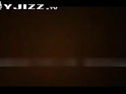 夫妻和单男酒店P操逼 骚逼被掰开大腿轮流猛插 淫水四溢