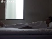 刚结婚不久的同事午休时间带到隔壁小旅馆暗放摄像头操逼偷拍 各种体位换着来把她操爽了